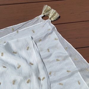 Shawl/scarf. Tommy Bahama